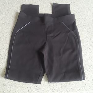 Hue chocolate brown leggings.